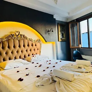 2* Oda ve Kahvaltı Elisa