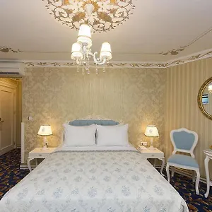 4* Oda ve Kahvaltı Küpeli Palace
